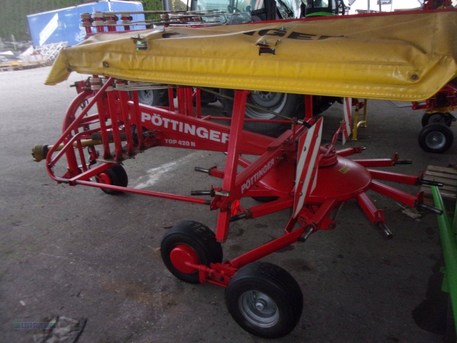 Schwader des Typs Pöttinger TOP 420 N, Typ SK 261, Gebrauchtmaschine in Buchdorf (Bild 2)