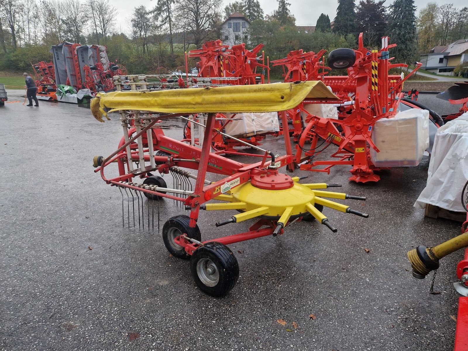 Schwader des Typs Pöttinger TOP 421 N, Gebrauchtmaschine in Grünbach (Bild 4)