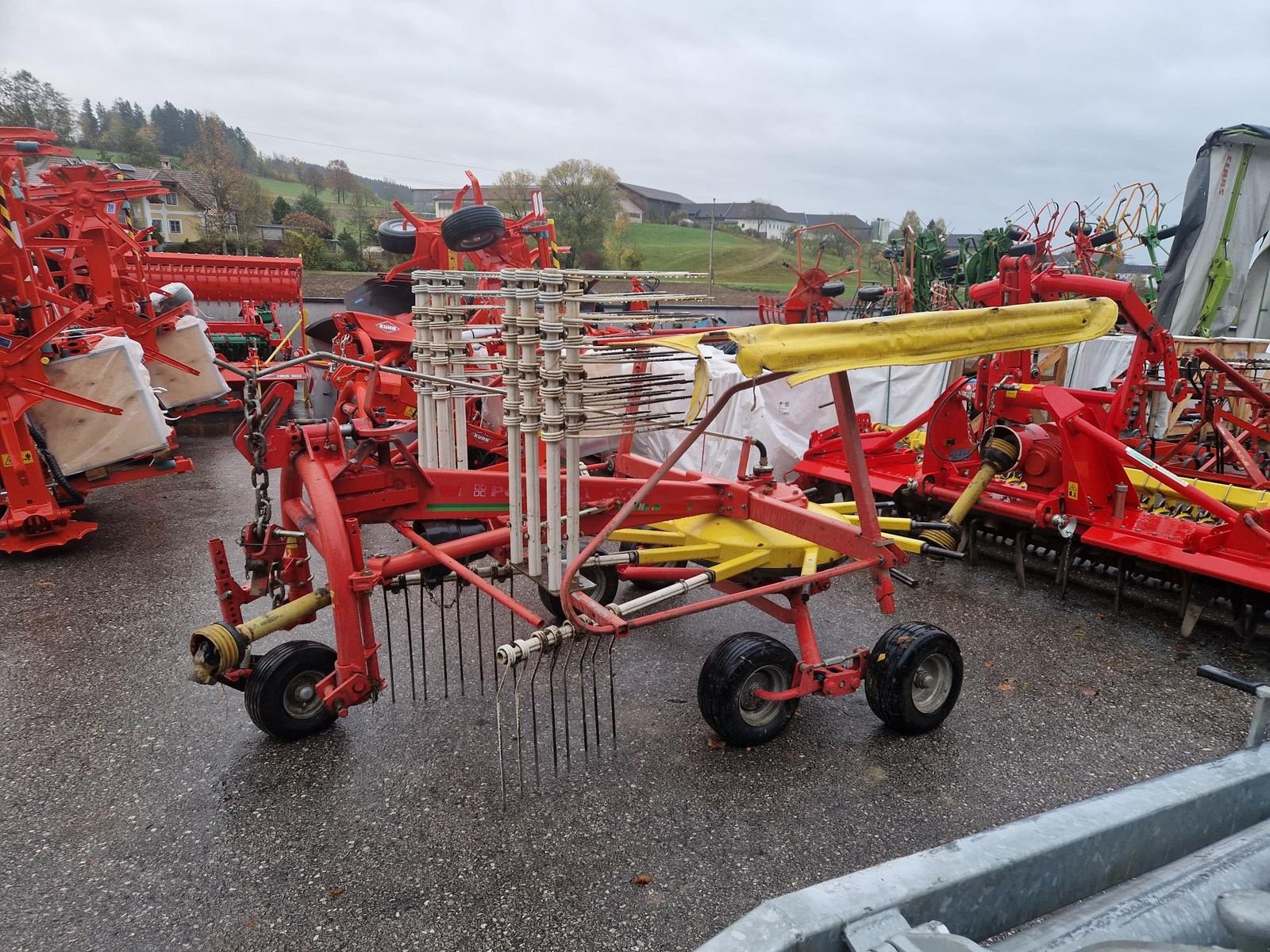 Schwader des Typs Pöttinger TOP 421 N, Gebrauchtmaschine in Grünbach (Bild 3)