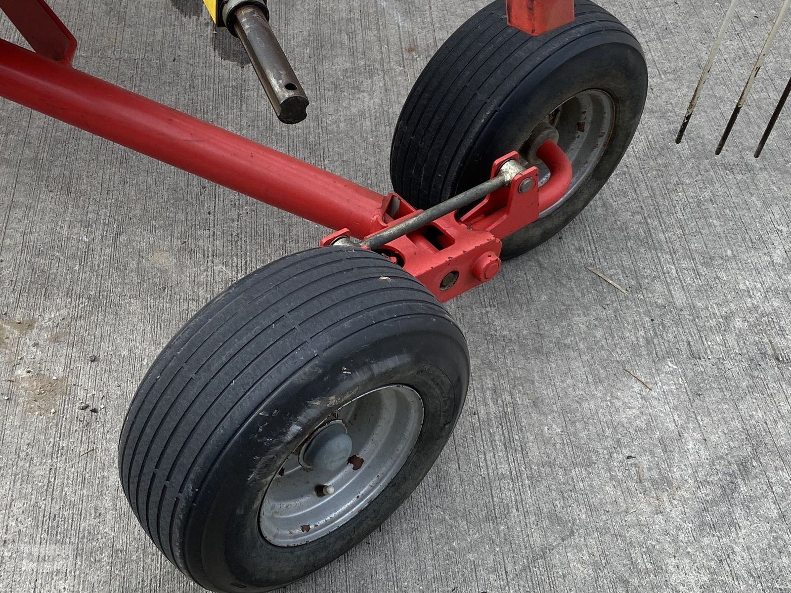 Schwader des Typs Pöttinger Top 421, Gebrauchtmaschine in Burgkirchen (Bild 10)