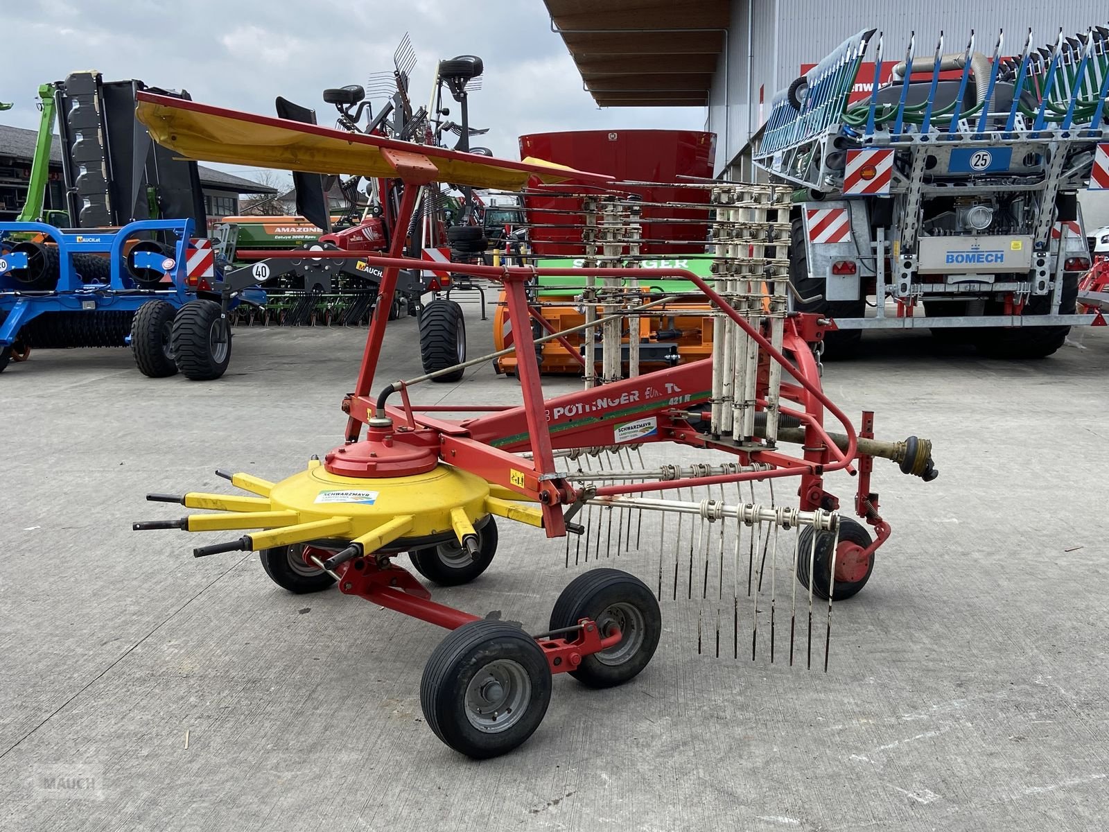Schwader des Typs Pöttinger Top 421, Gebrauchtmaschine in Burgkirchen (Bild 5)