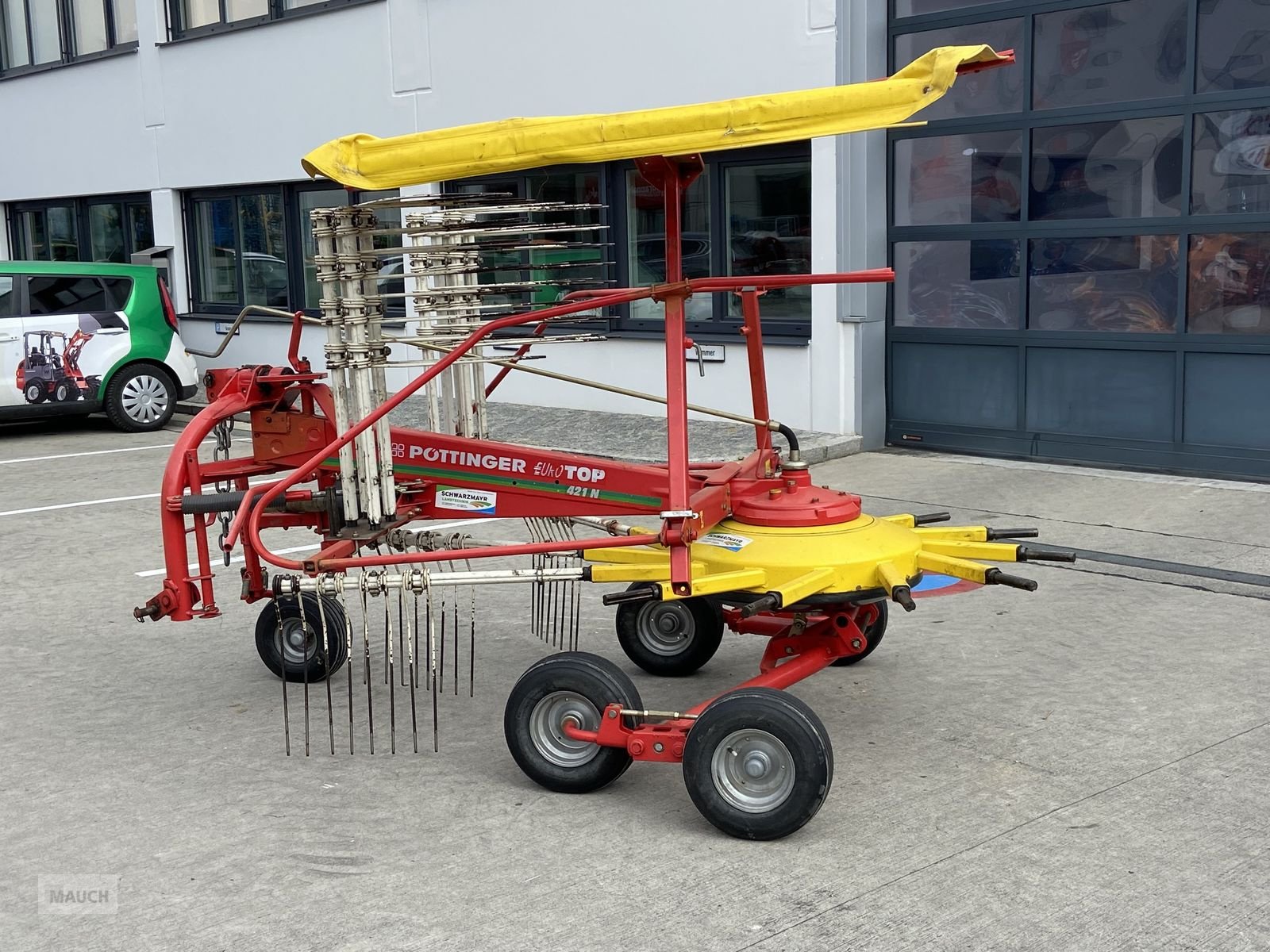 Schwader des Typs Pöttinger Top 421, Gebrauchtmaschine in Burgkirchen (Bild 3)