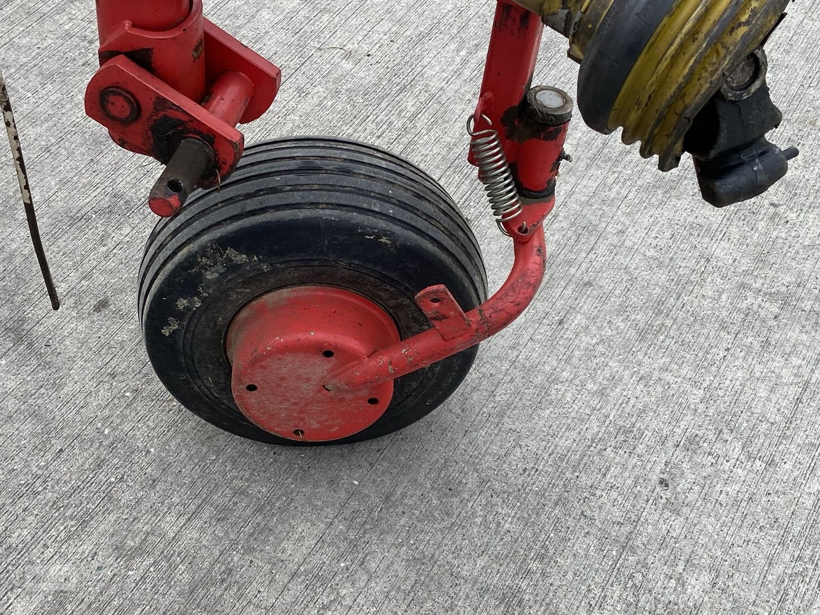 Schwader des Typs Pöttinger Top 421, Gebrauchtmaschine in Burgkirchen (Bild 9)