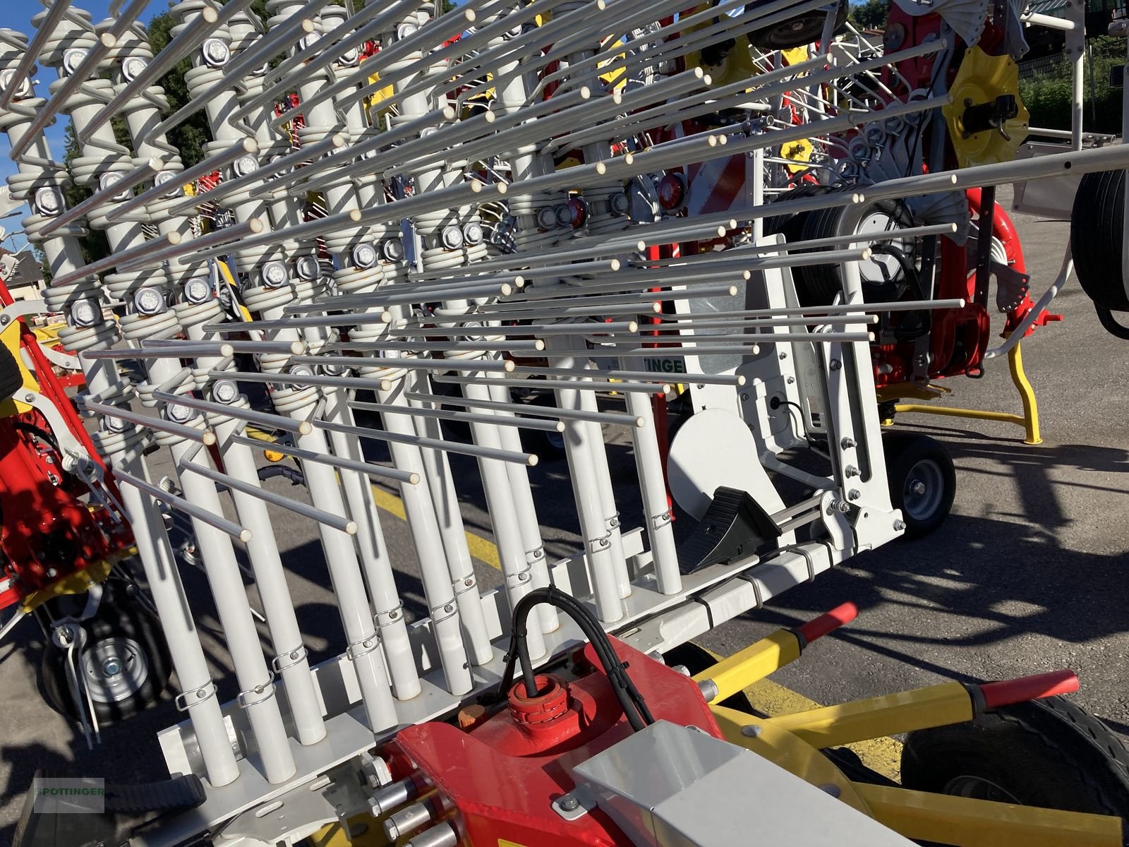 Schwader типа Pöttinger TOP 422 A, Neumaschine в Grieskirchen (Фотография 2)