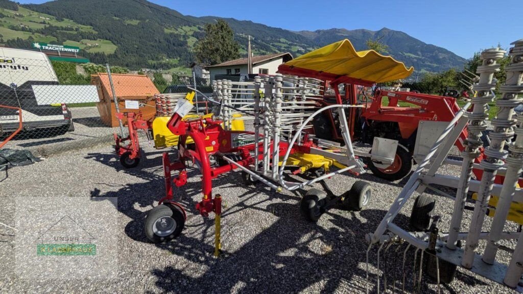 Schwader des Typs Pöttinger Top 422, Gebrauchtmaschine in Schlitters (Bild 1)