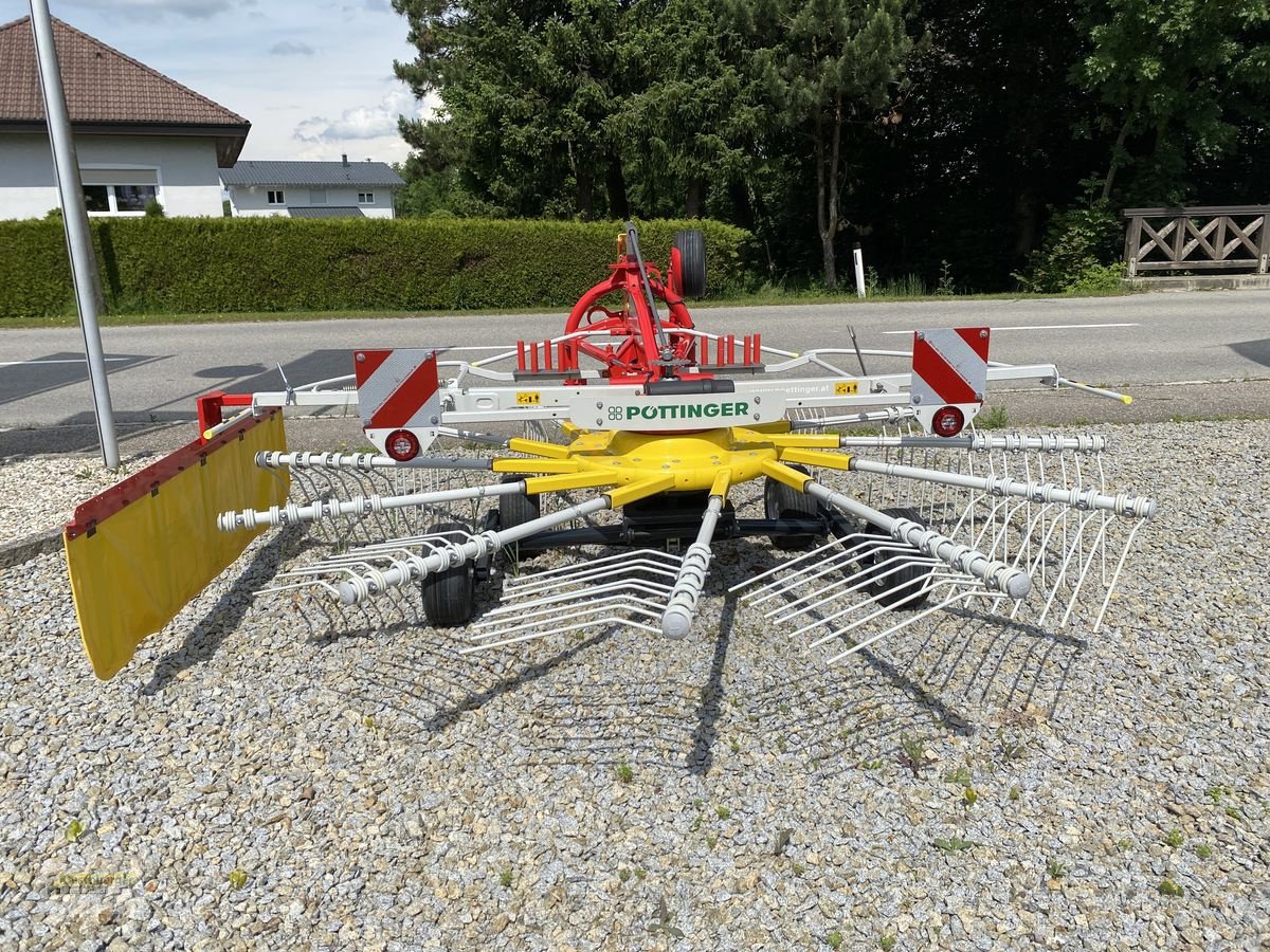 Schwader des Typs Pöttinger TOP 422, Neumaschine in Senftenbach (Bild 4)