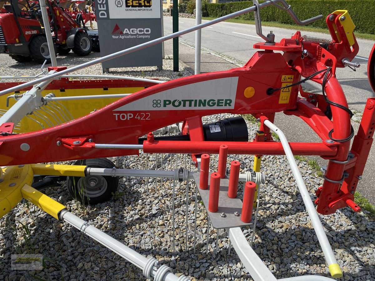 Schwader des Typs Pöttinger TOP 422, Neumaschine in Senftenbach (Bild 2)