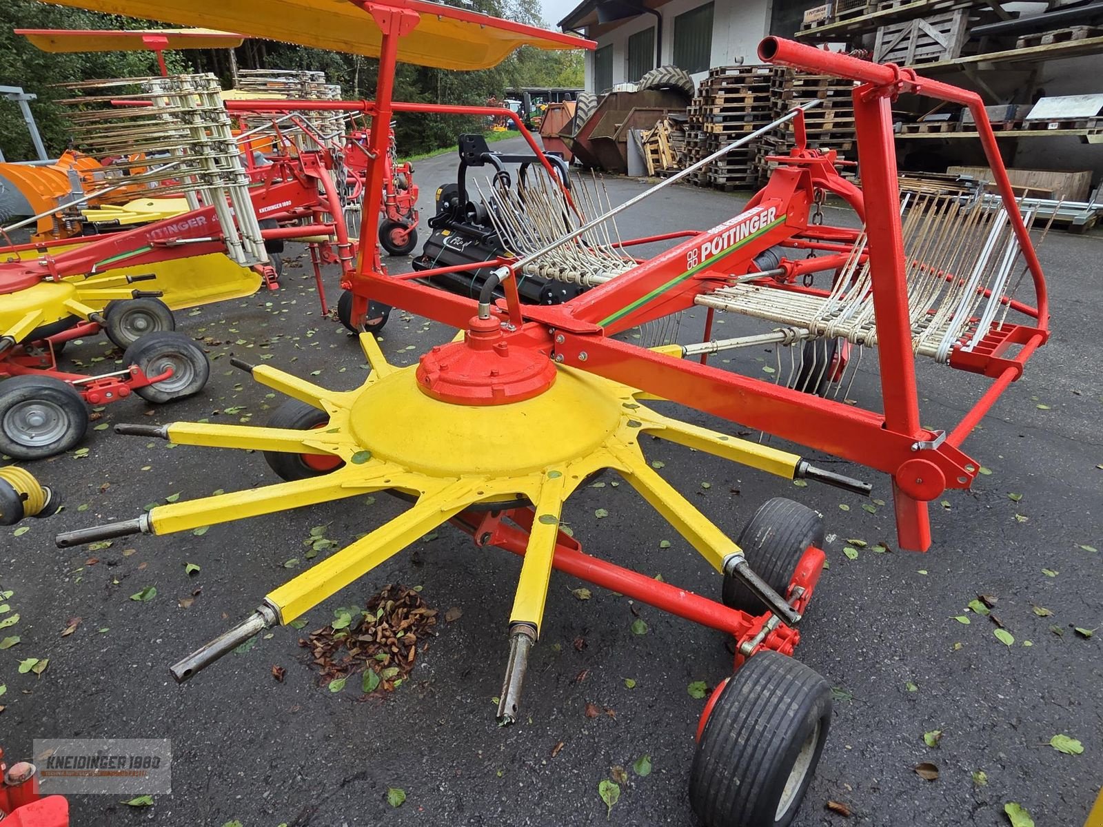 Schwader des Typs Pöttinger TOP 460, Gebrauchtmaschine in Altenfelden (Bild 5)