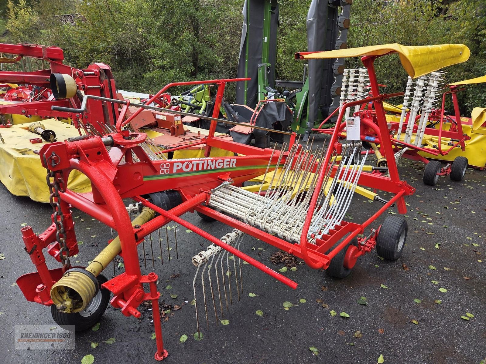 Schwader des Typs Pöttinger TOP 460, Gebrauchtmaschine in Altenfelden (Bild 2)