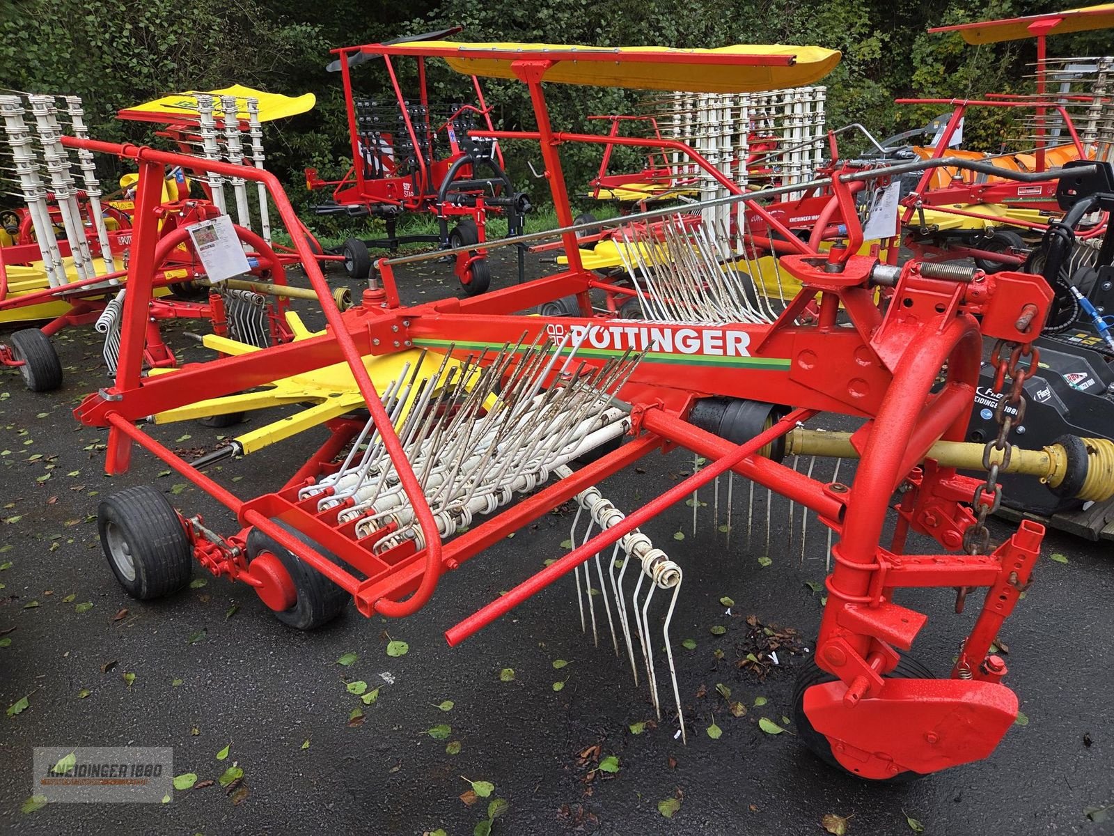 Schwader des Typs Pöttinger TOP 460, Gebrauchtmaschine in Altenfelden (Bild 1)