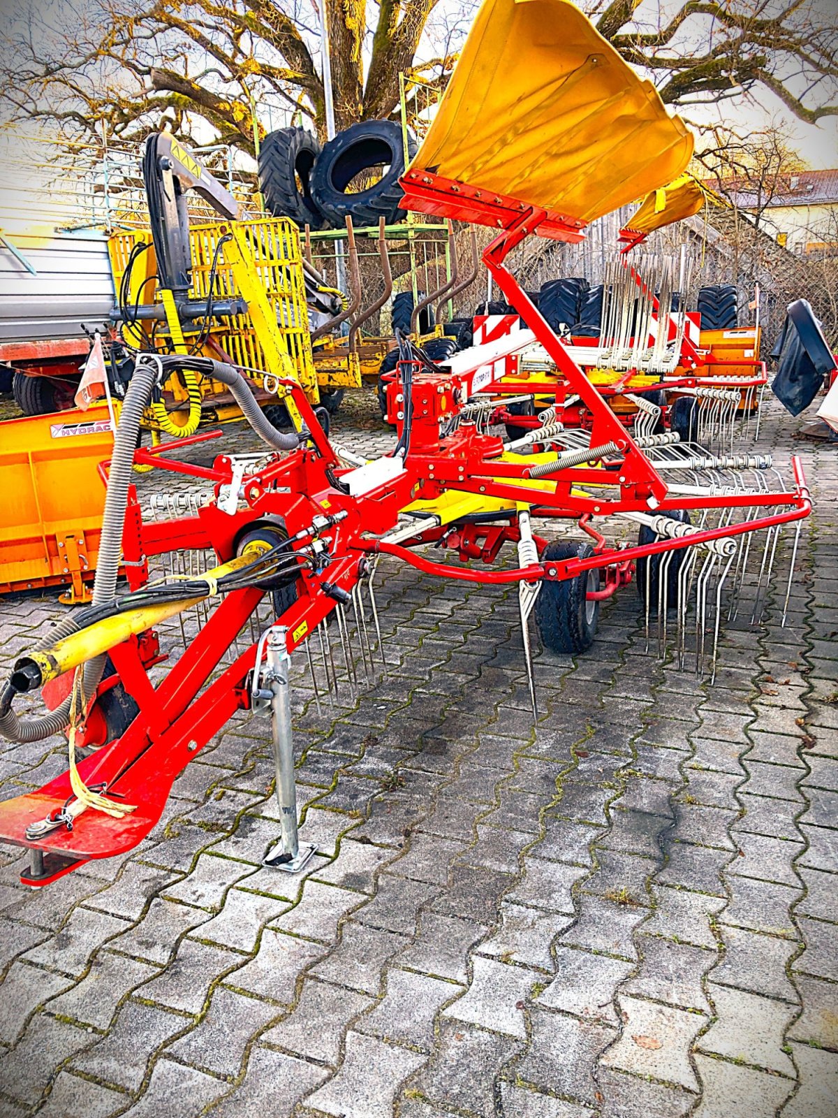 Schwader of the type Pöttinger Top 611 A, Gebrauchtmaschine in Murnau (Picture 1)