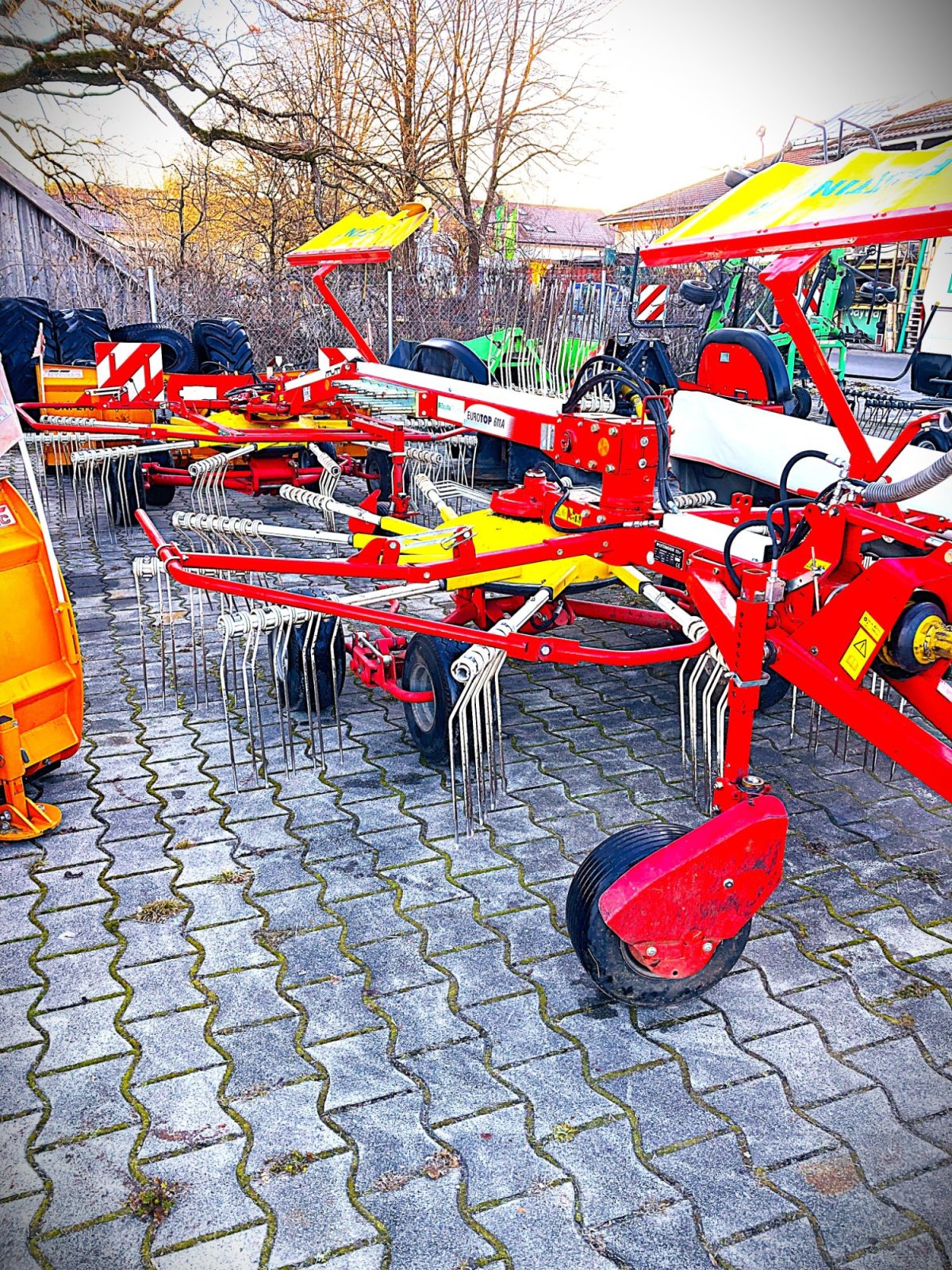 Schwader of the type Pöttinger Top 611 A, Gebrauchtmaschine in Murnau (Picture 2)