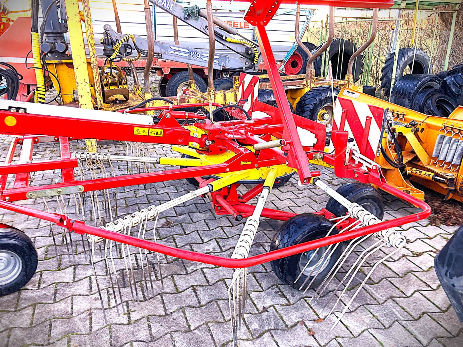 Schwader of the type Pöttinger Top 611 A, Gebrauchtmaschine in Murnau (Picture 7)