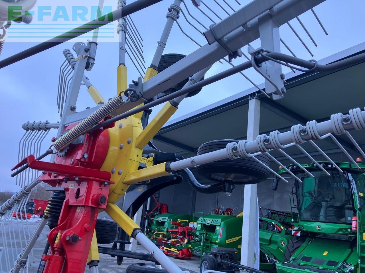 Schwader del tipo Pöttinger TOP 612 C Doppelschwader, Gebrauchtmaschine en REDLHAM (Imagen 11)