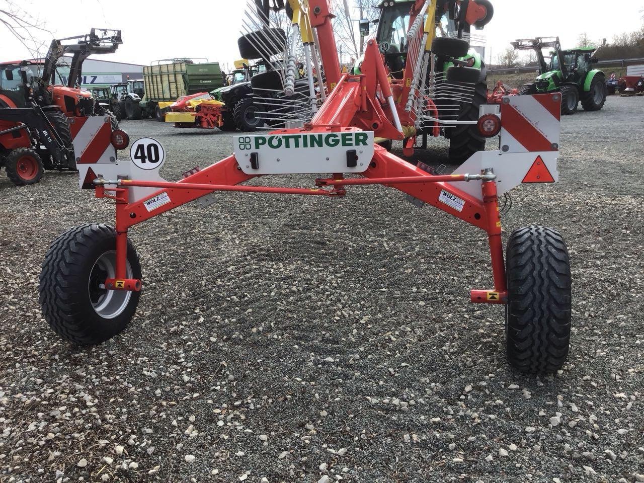 Schwader des Typs Pöttinger TOP 652, Neumaschine in Burgbernheim (Bild 4)