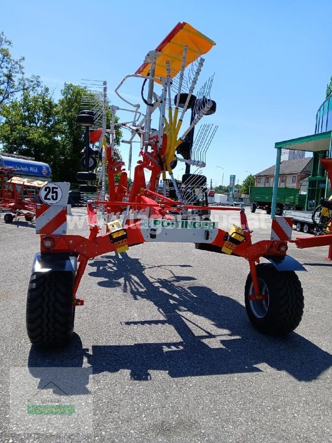 Schwader des Typs Pöttinger TOP 662, Neumaschine in Aschbach (Bild 5)