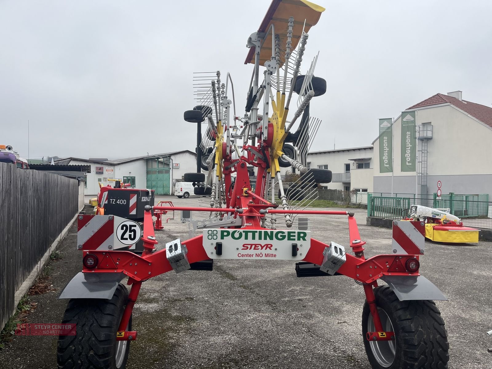 Schwader van het type Pöttinger TOP 662, Vorführmaschine in St. Pölten (Foto 9)