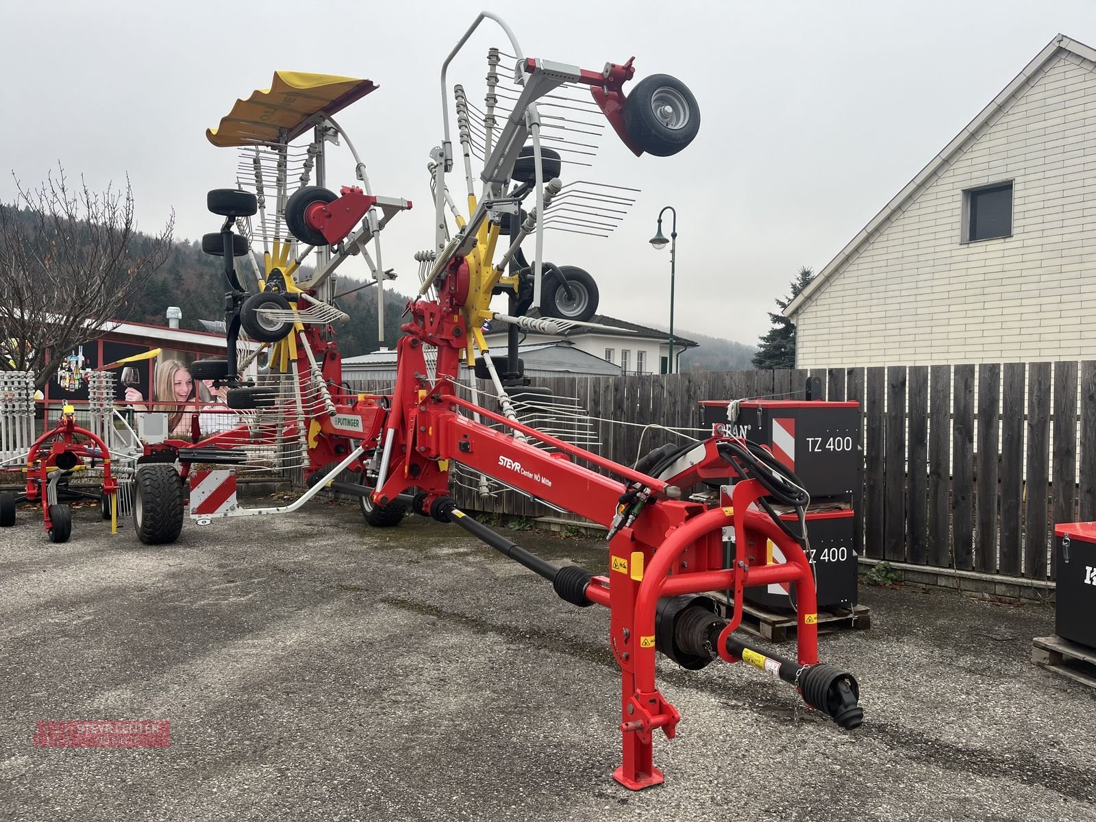 Schwader van het type Pöttinger TOP 662, Vorführmaschine in St. Pölten (Foto 1)