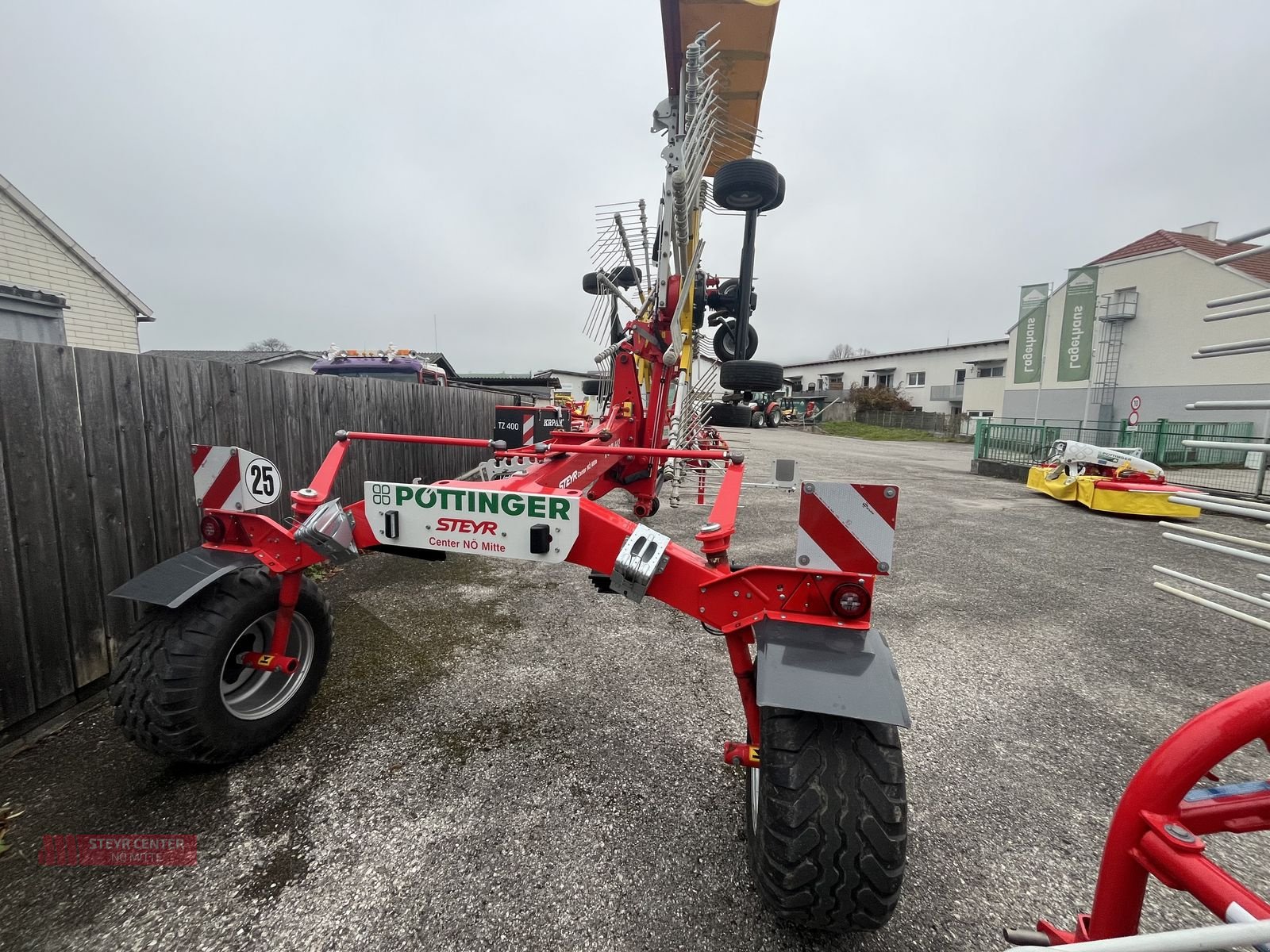 Schwader van het type Pöttinger TOP 662, Vorführmaschine in St. Pölten (Foto 10)