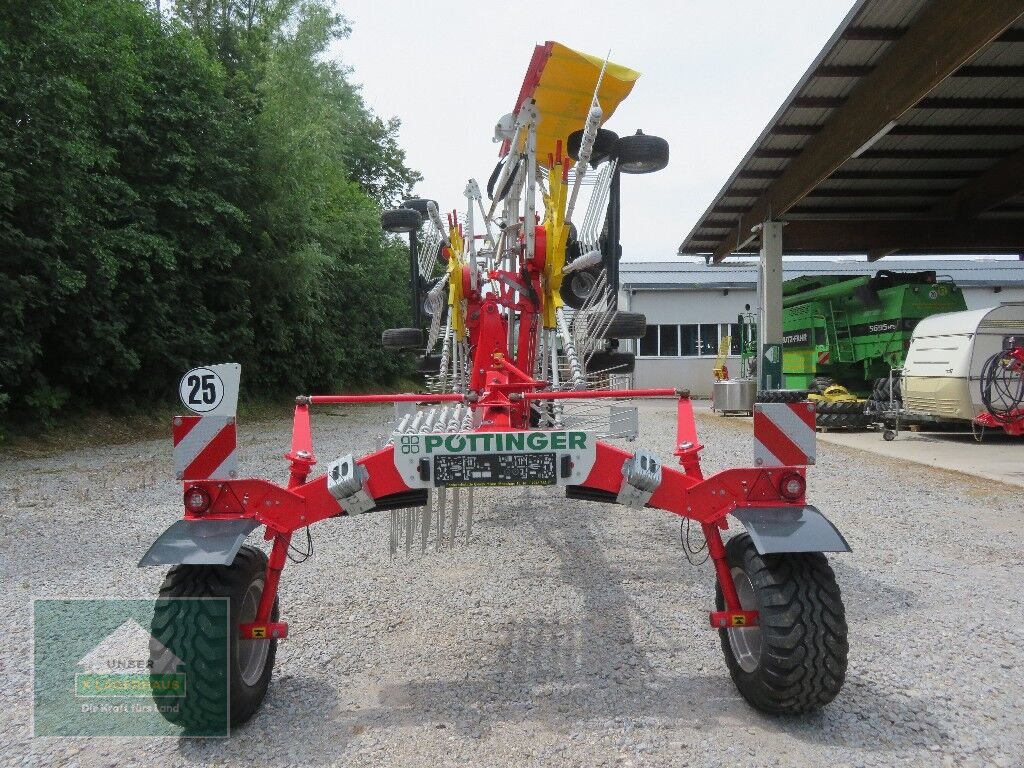 Schwader des Typs Pöttinger TOP 662, Neumaschine in Hofkirchen (Bild 7)