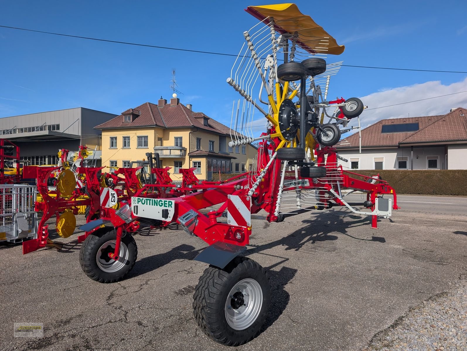 Schwader des Typs Pöttinger TOP 662, Neumaschine in Senftenbach (Bild 3)