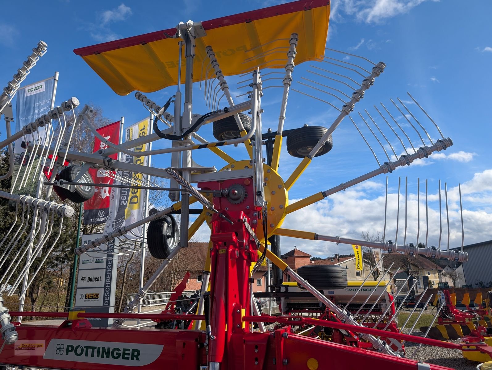 Schwader des Typs Pöttinger TOP 662, Neumaschine in Senftenbach (Bild 5)