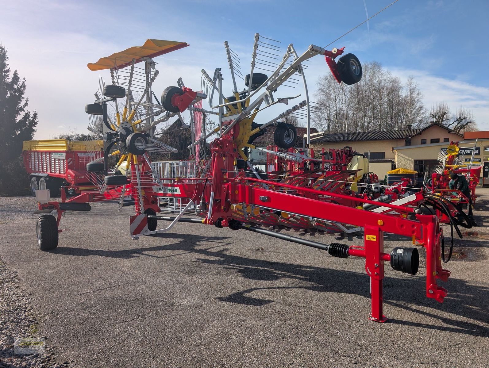 Schwader des Typs Pöttinger TOP 662, Neumaschine in Senftenbach (Bild 1)