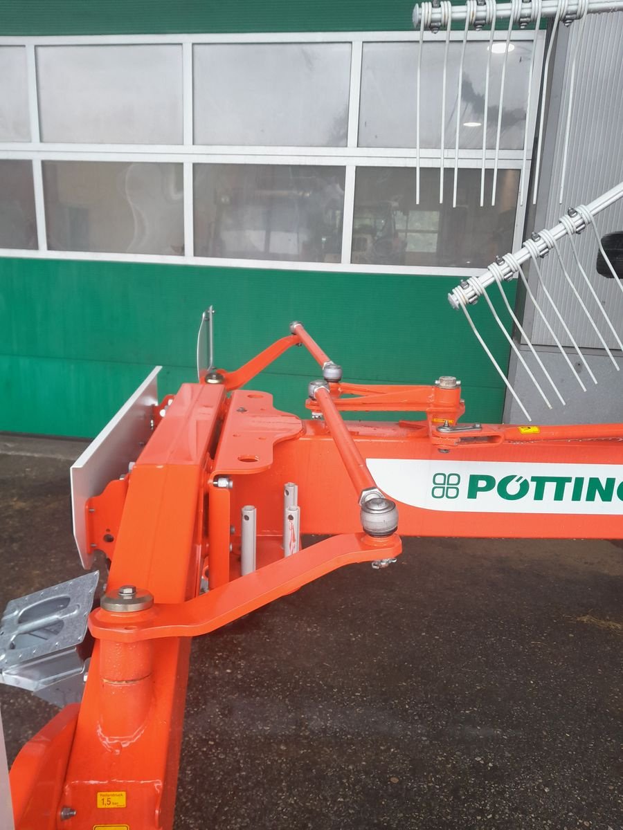 Schwader of the type Pöttinger TOP 702 C, Neumaschine in Bergheim (Picture 8)