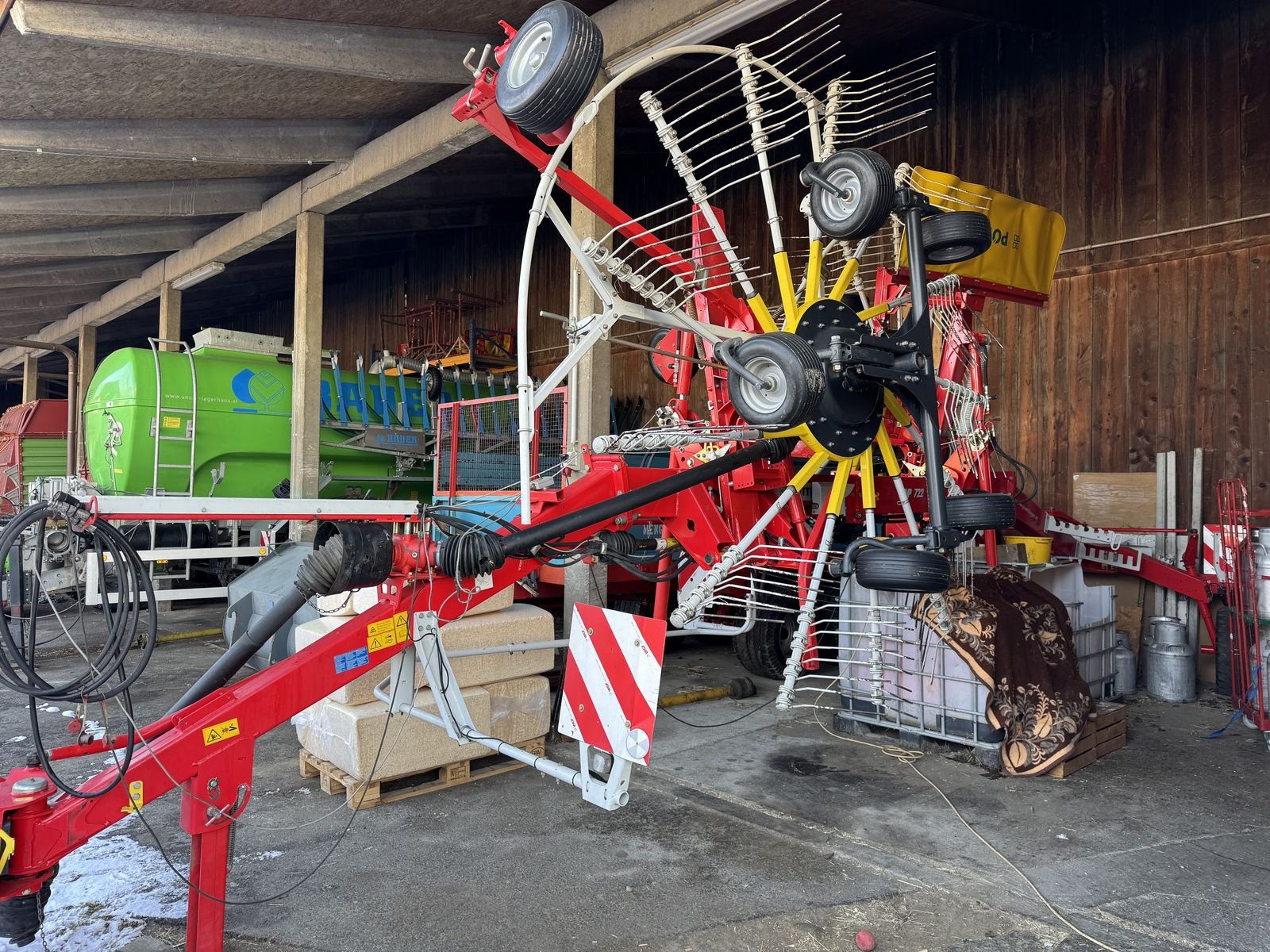 Schwader del tipo Pöttinger TOP 722, Gebrauchtmaschine en Hopfgarten (Imagen 4)