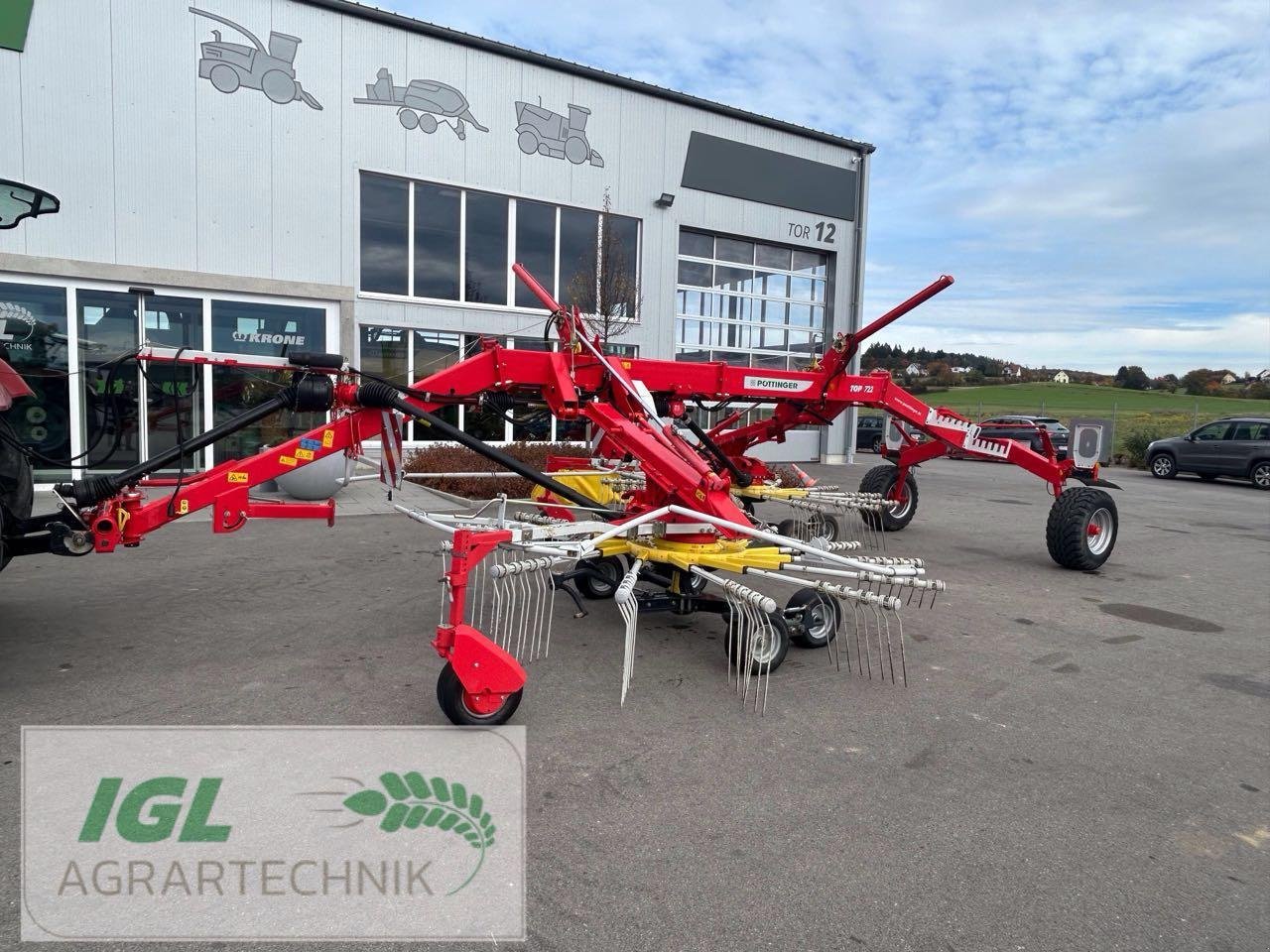 Schwader des Typs Pöttinger Top 722, Gebrauchtmaschine in Nabburg (Bild 1)
