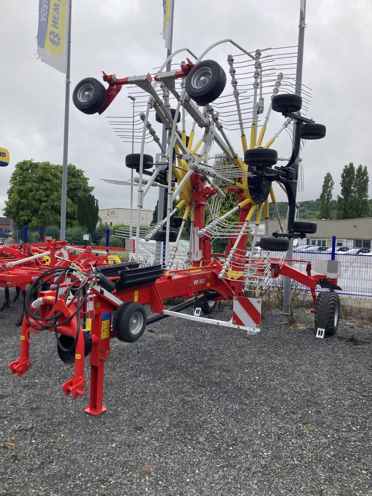 Schwader typu Pöttinger TOP 762 C, Gebrauchtmaschine v CINTHEAUX (Obrázek 1)