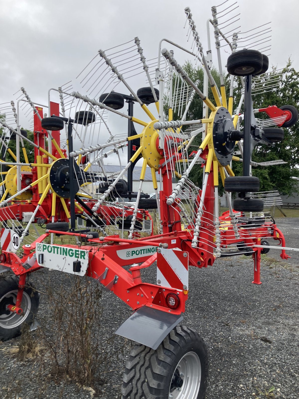 Schwader typu Pöttinger TOP 762 C, Gebrauchtmaschine v CINTHEAUX (Obrázek 2)