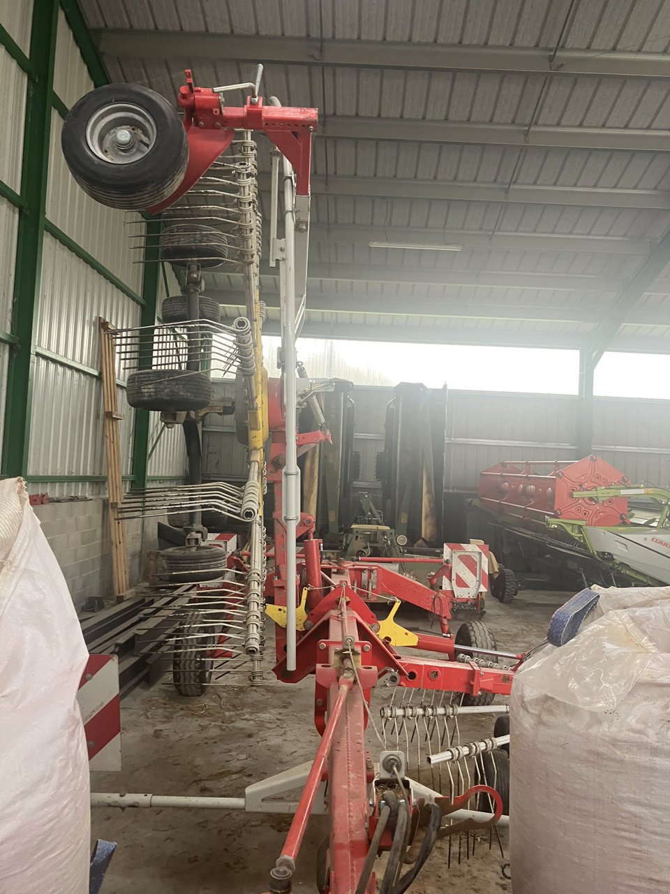 Schwader типа Pöttinger TOP 762 C, Gebrauchtmaschine в MORLHON LE HAUT (Фотография 3)