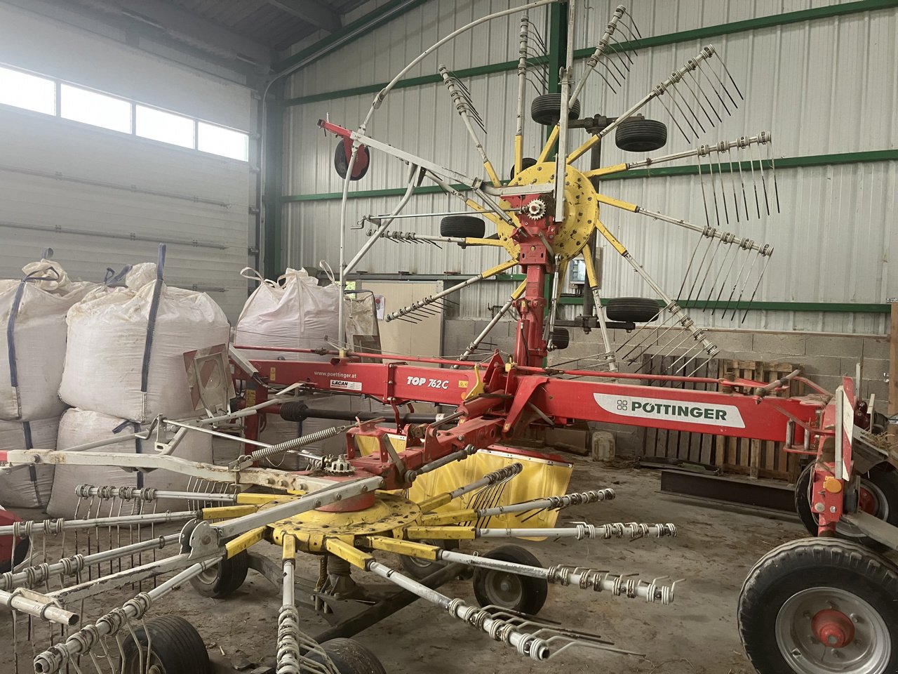 Schwader типа Pöttinger TOP 762 C, Gebrauchtmaschine в MORLHON LE HAUT (Фотография 2)