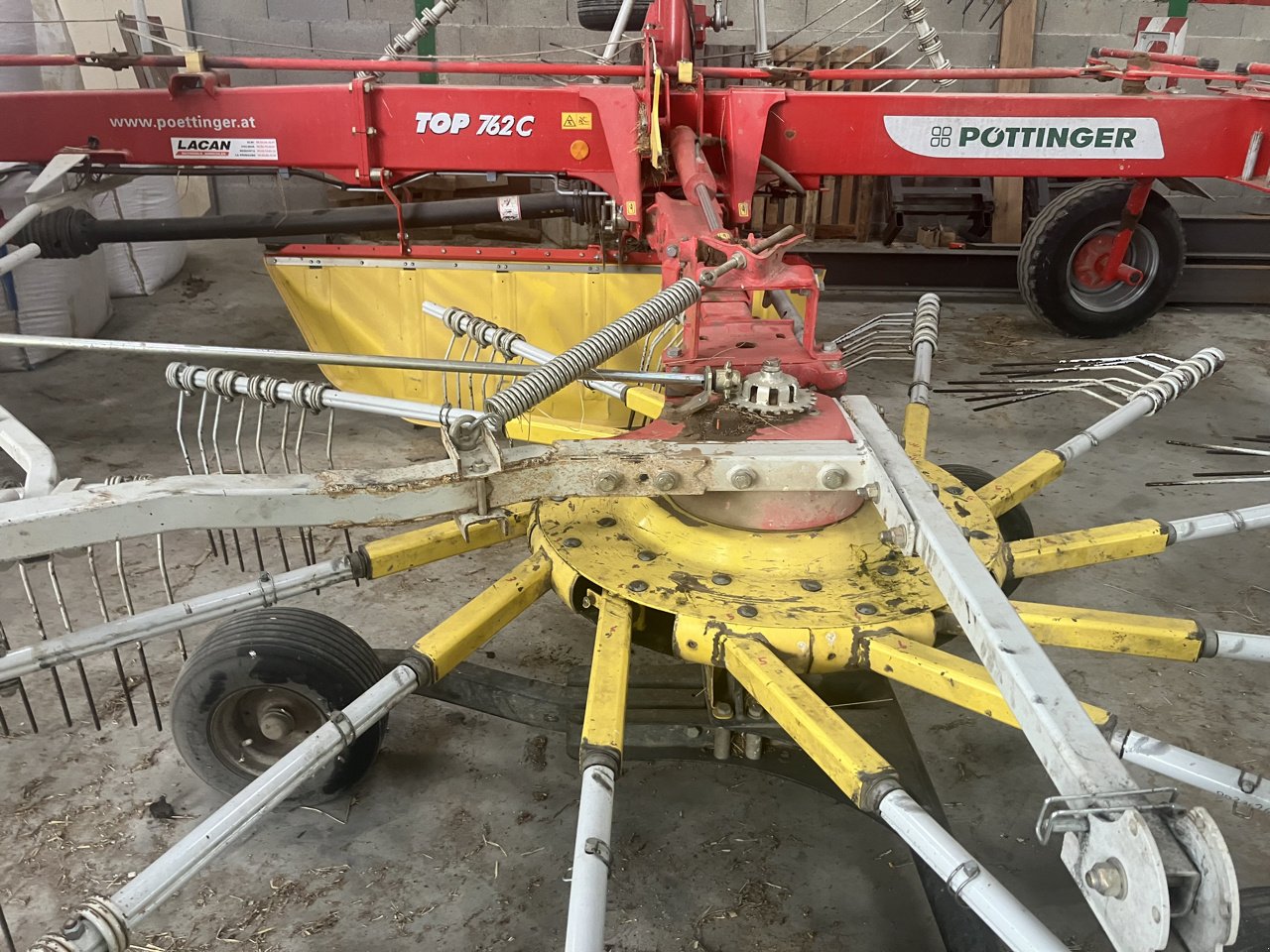 Schwader типа Pöttinger TOP 762 C, Gebrauchtmaschine в MORLHON LE HAUT (Фотография 8)