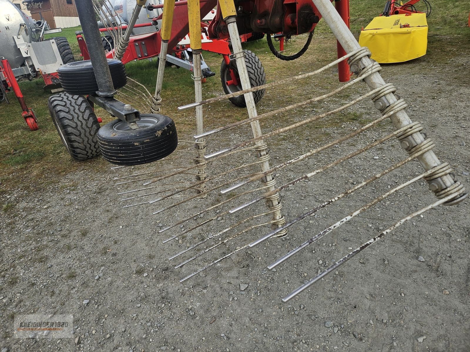 Schwader des Typs Pöttinger TOP 812, Gebrauchtmaschine in Altenfelden (Bild 13)