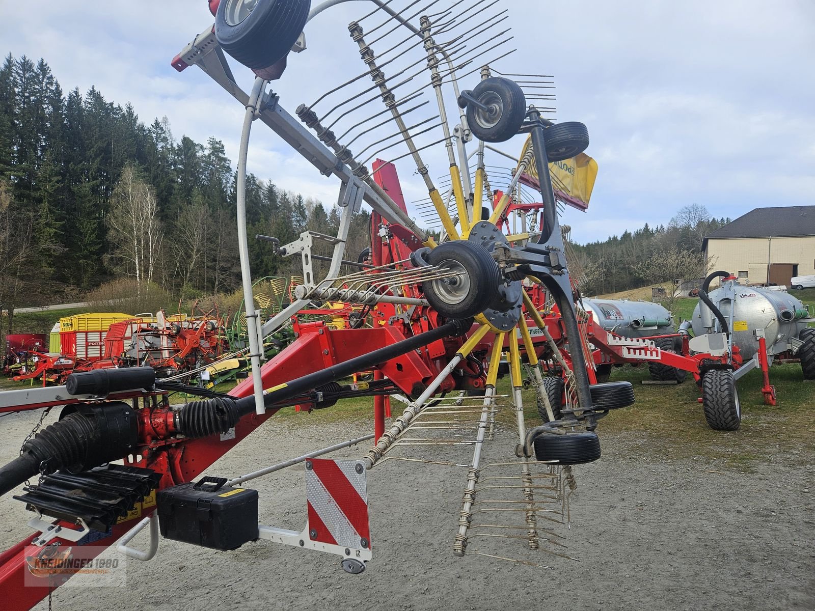 Schwader des Typs Pöttinger TOP 812, Gebrauchtmaschine in Altenfelden (Bild 15)