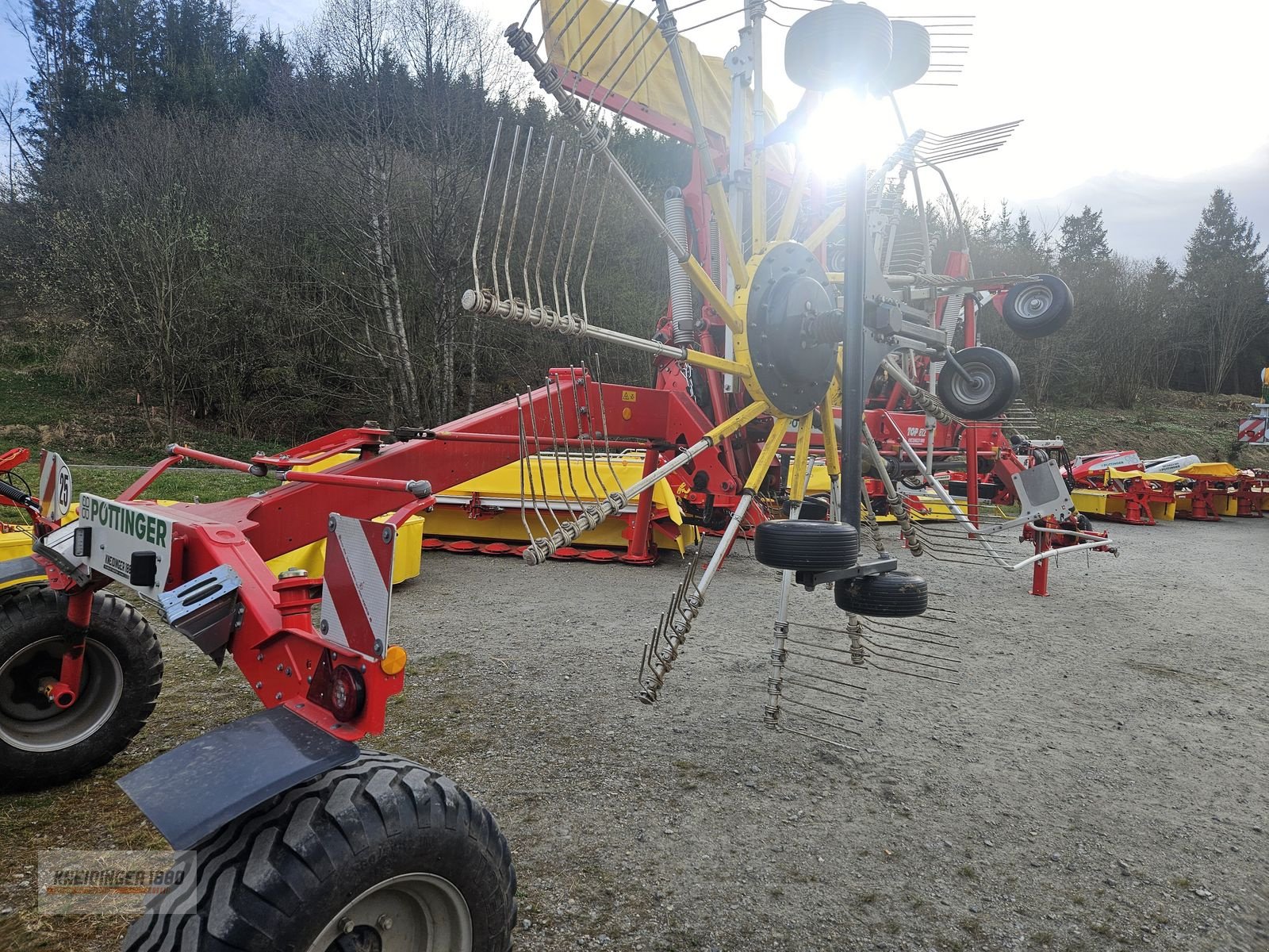 Schwader des Typs Pöttinger TOP 812, Gebrauchtmaschine in Altenfelden (Bild 11)