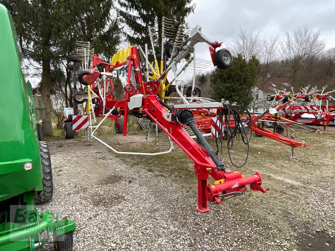 Schwader tipa Pöttinger Top 812, Gebrauchtmaschine u OBERNDORF-HOCHMOESSINGEN (Slika 1)