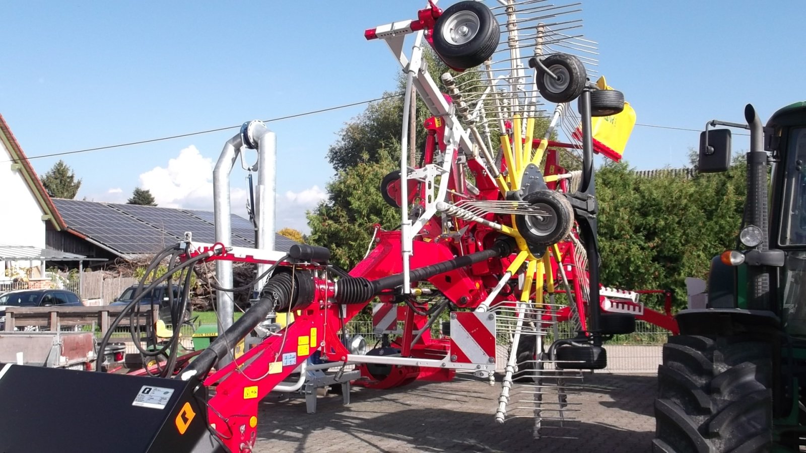 Schwader des Typs Pöttinger Top 812, Gebrauchtmaschine in Wolfersdorf (Bild 2)