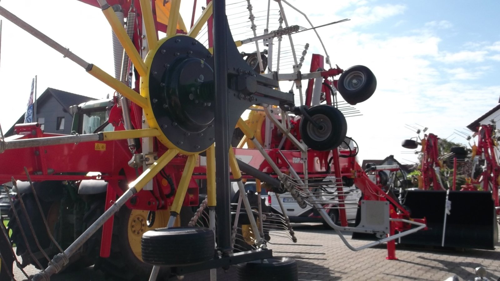 Schwader des Typs Pöttinger Top 812, Gebrauchtmaschine in Wolfersdorf (Bild 4)