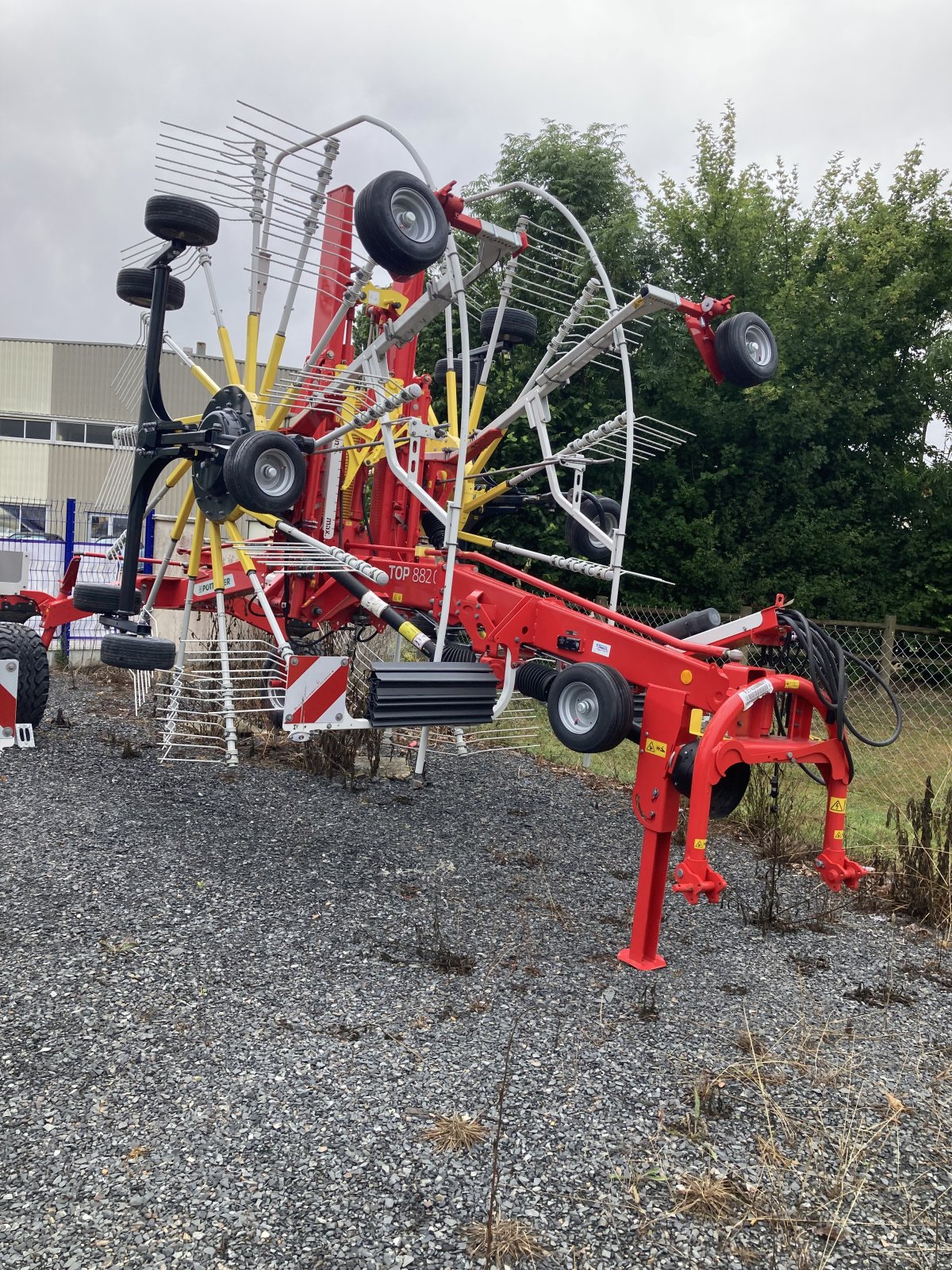 Schwader типа Pöttinger TOP 882 C, Gebrauchtmaschine в CINTHEAUX (Фотография 1)