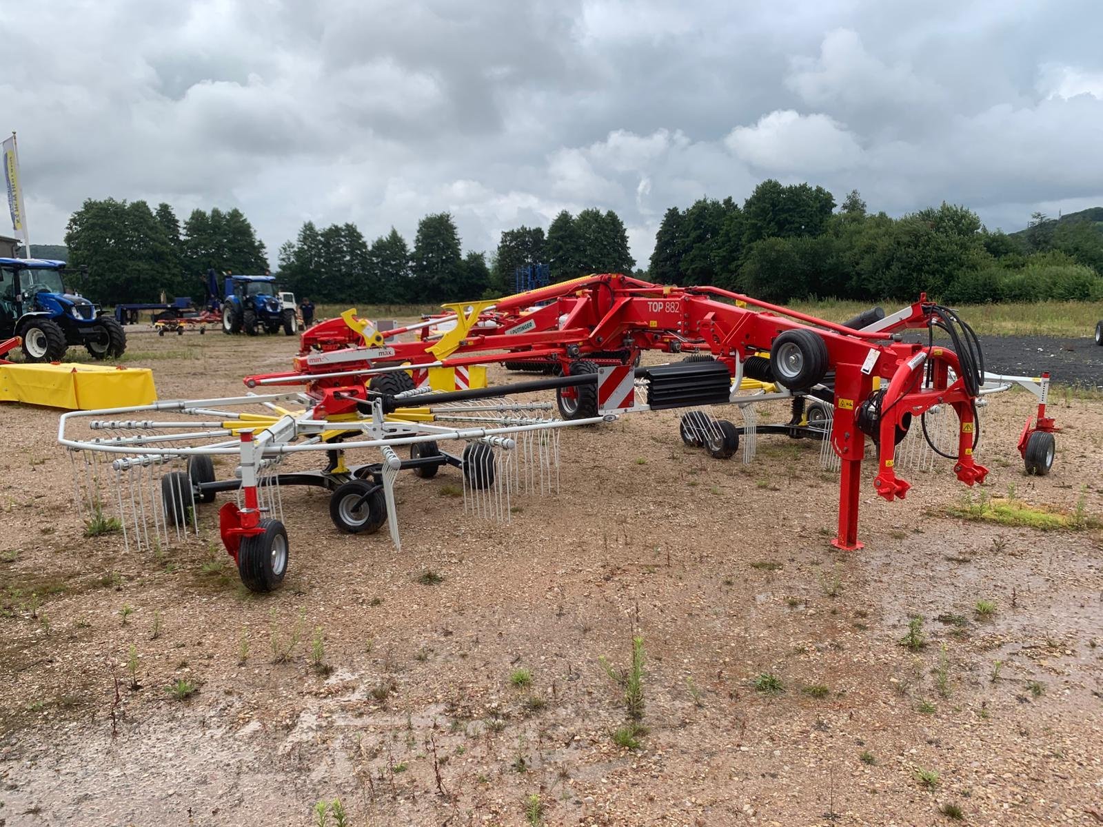 Schwader типа Pöttinger TOP 882 C, Gebrauchtmaschine в CINTHEAUX (Фотография 4)