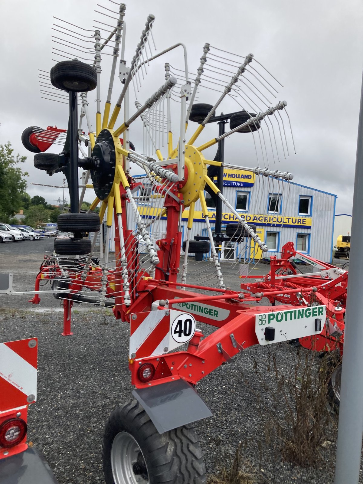 Schwader типа Pöttinger TOP 882 C, Gebrauchtmaschine в CINTHEAUX (Фотография 2)