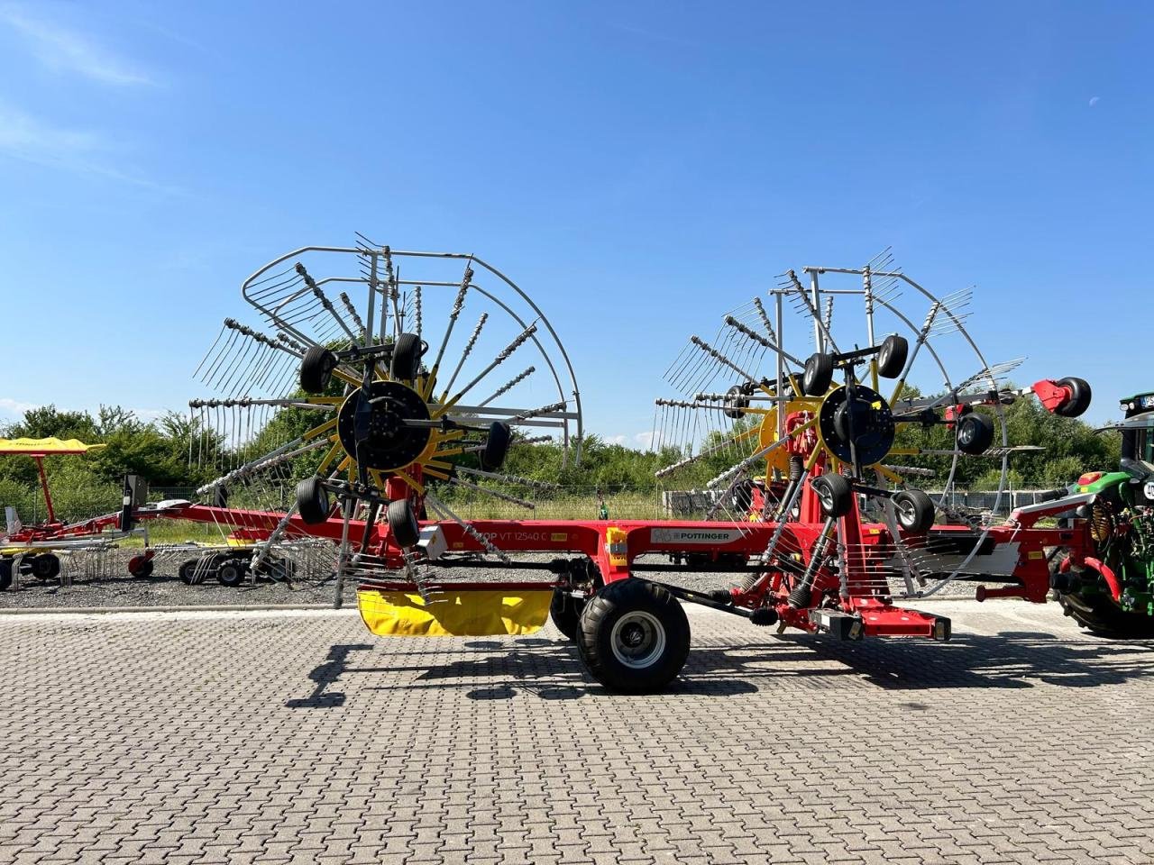 Schwader des Typs Pöttinger TOP VT 12540 C, Neumaschine in Zweibrücken (Bild 3)