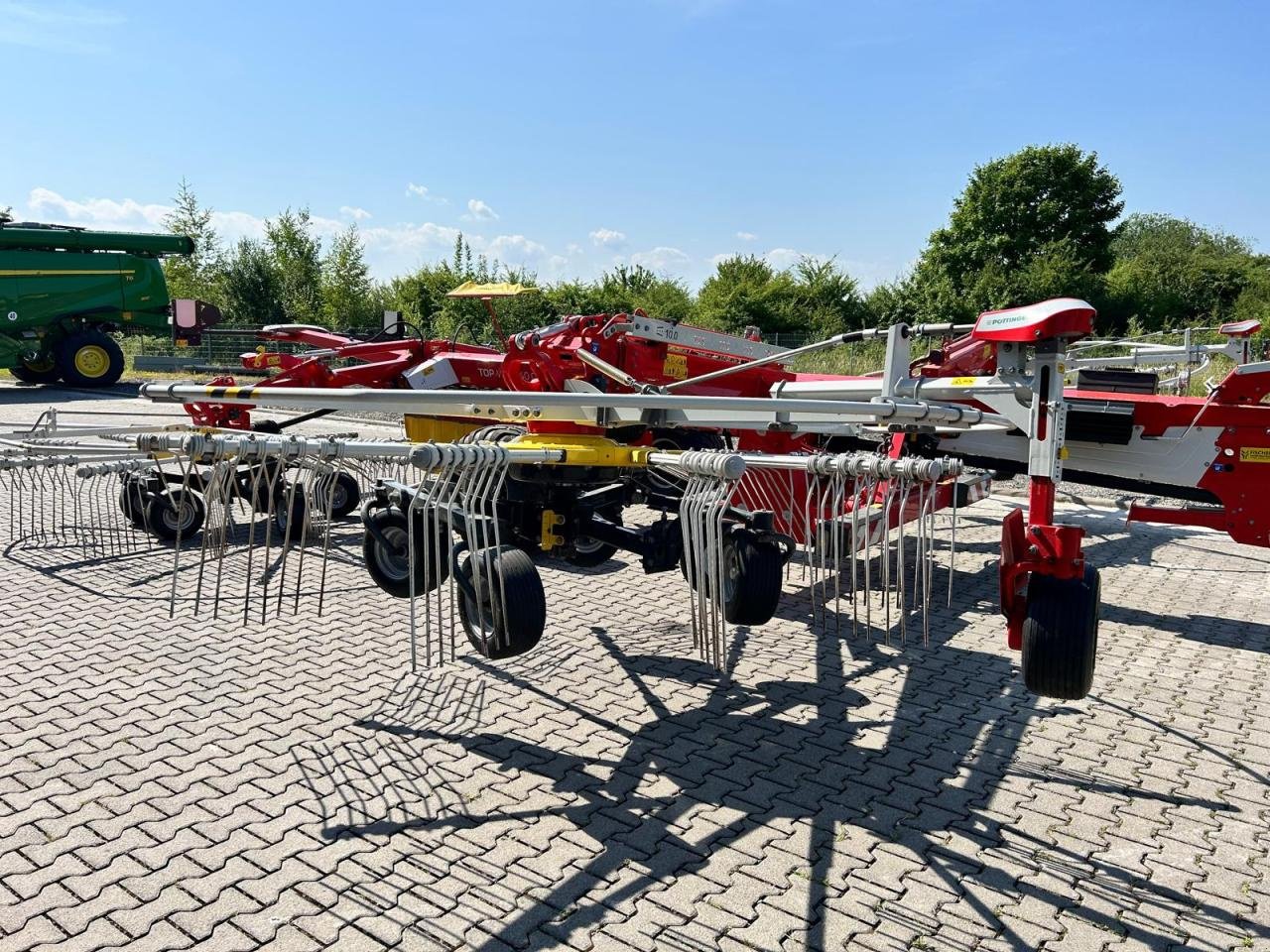 Schwader des Typs Pöttinger TOP VT 12540 C, Neumaschine in Zweibrücken (Bild 4)