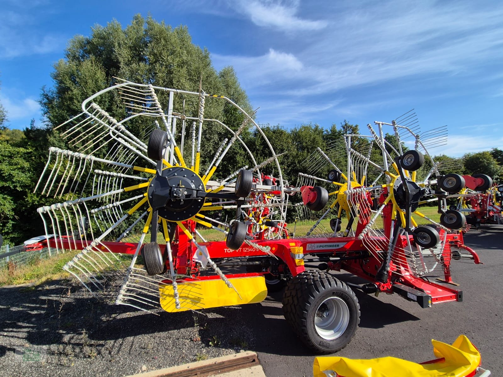 Schwader des Typs Pöttinger TOP VT 12540 C, Neumaschine in Steiningen b. Daun (Bild 2)