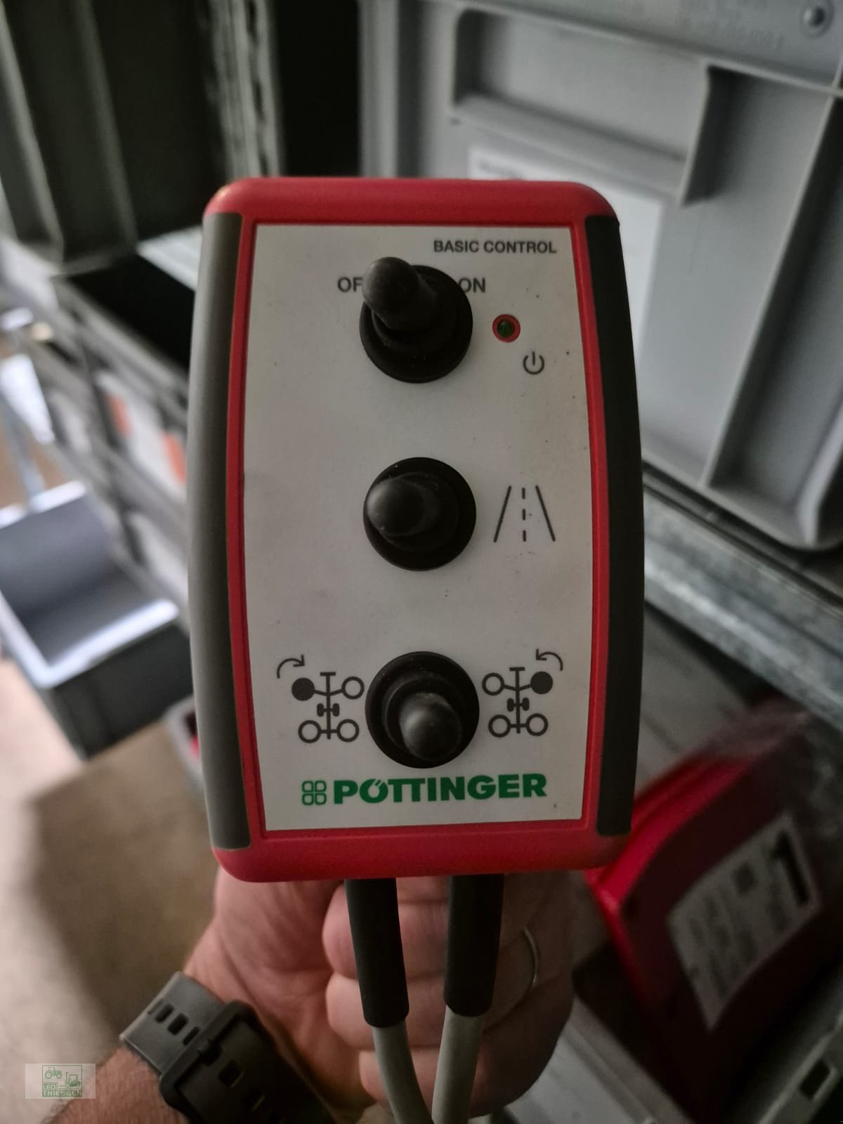 Schwader des Typs Pöttinger TOP VT 12540 C, Neumaschine in Steiningen b. Daun (Bild 6)