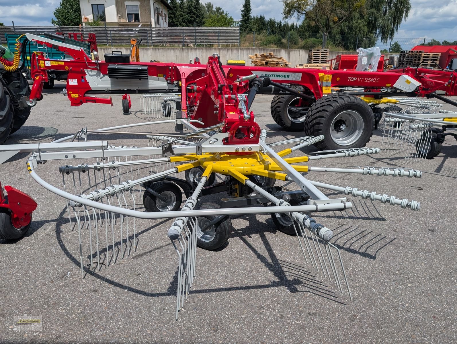 Schwader des Typs Pöttinger TOP VT 12540 C, Neumaschine in Senftenbach (Bild 4)