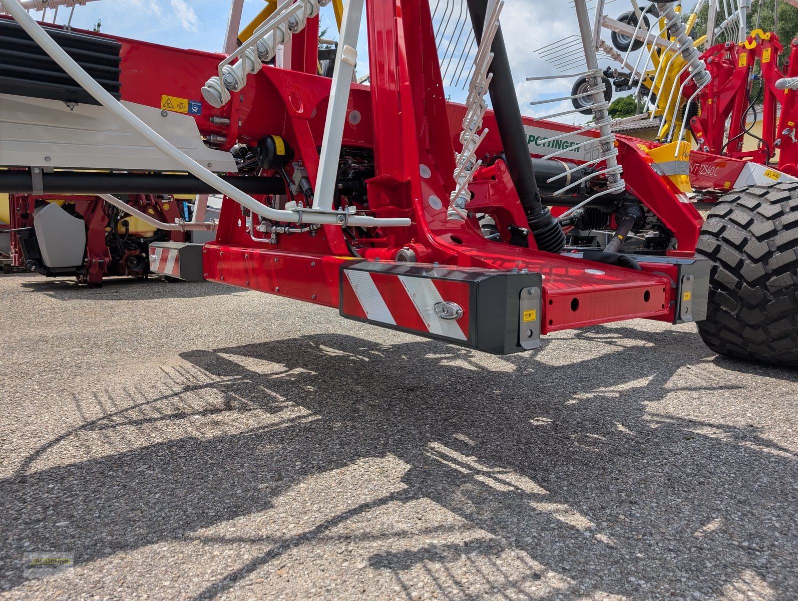 Schwader des Typs Pöttinger TOP VT 12540 C, Neumaschine in Senftenbach (Bild 15)